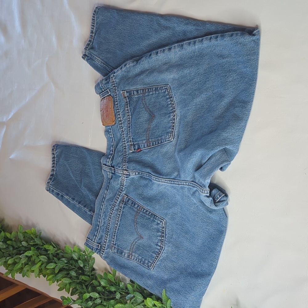 Vintage Y2K Levi 550 Relaxed Fit Tapered Leg women's size 24